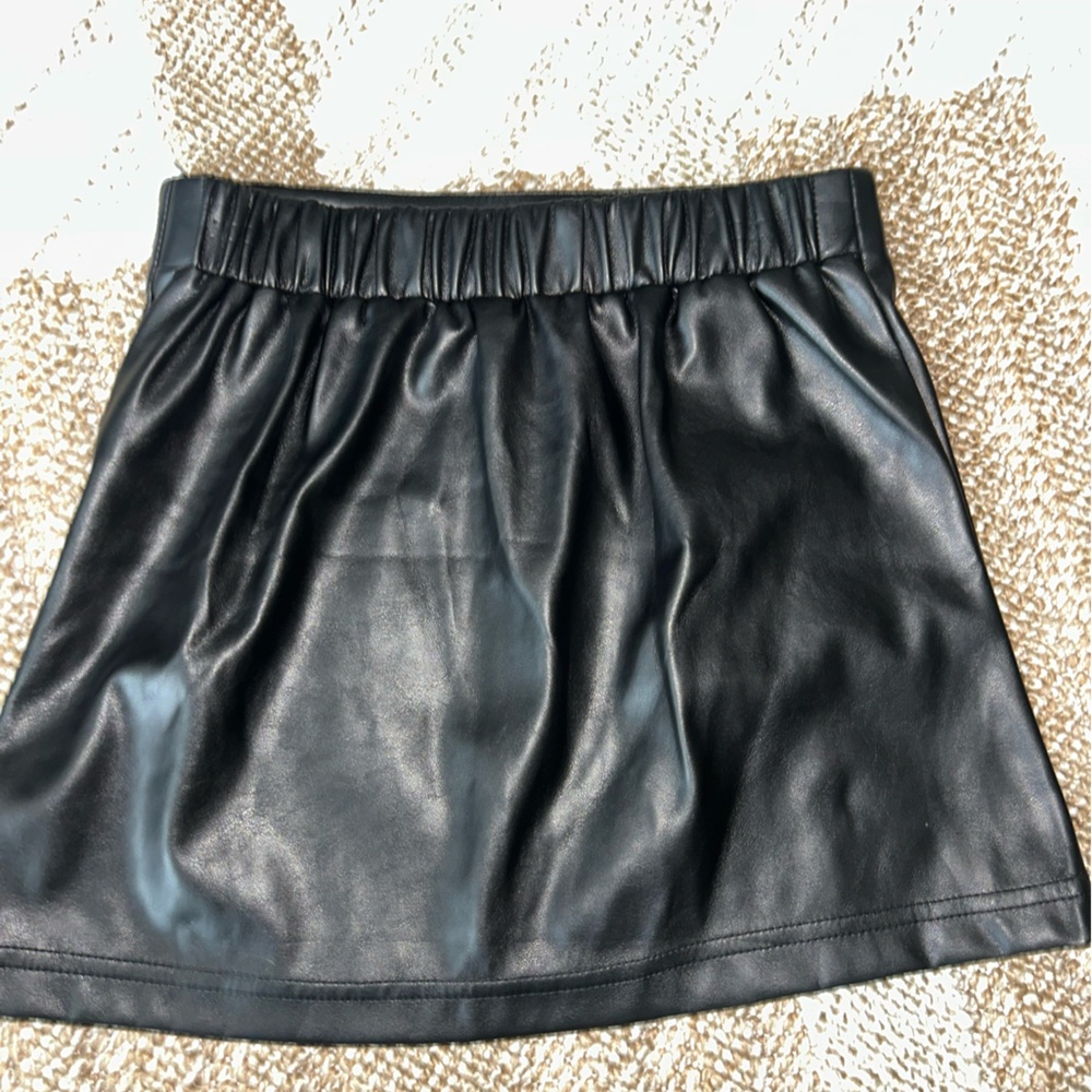 Old Navy Black Faux Leather Skirt - Picture 2 of 3